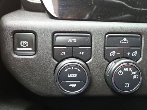 Used 2022 Chevrolet Silverado 1500 LT image 10