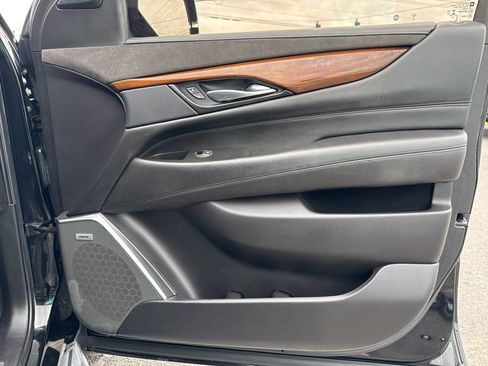 Used 2020 Cadillac Escalade Premium Luxury image 31