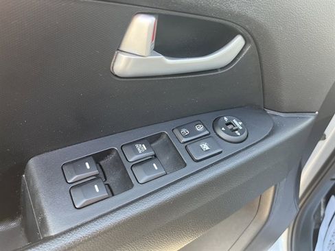 Used 2016 Kia Sportage LX w/ LX Popular Package image 17