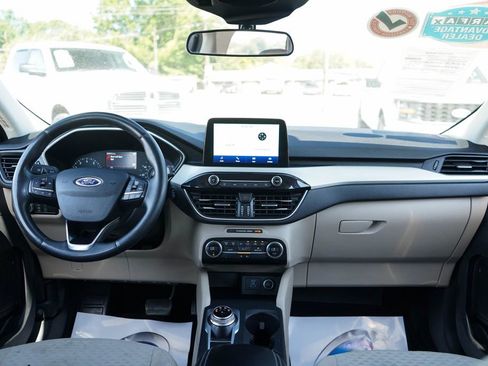 Used 2021 Ford Escape SE w/ Convenience Package FWD image 9