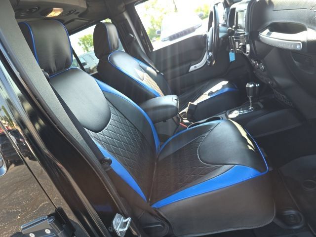 Used 2016 Jeep Wrangler Unlimited Sahara w/ Dual Top Group AWD/4WD image 30