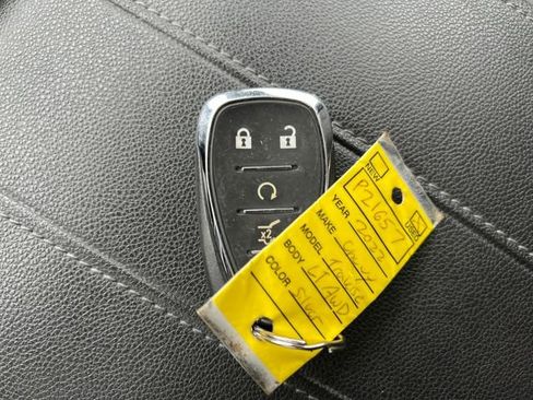 Used 2022 Chevrolet Traverse LT image 36