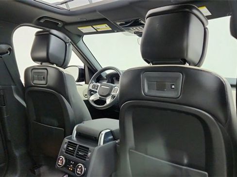 Used 2024 Land Rover Discovery Dynamic SE image 25