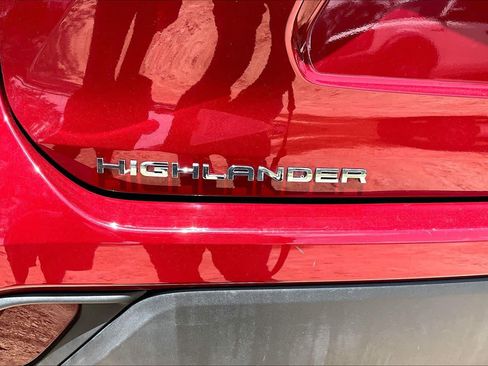 Used 2022 Toyota Highlander XLE FWD image 10