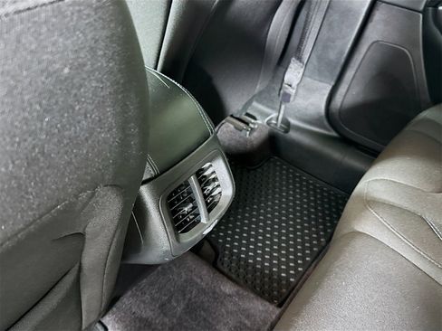 Used 2019 Jeep Cherokee Latitude w/ Cold Weather Group image 21