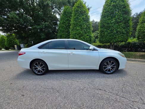 Used 2017 Toyota Camry XSE FWD image 6