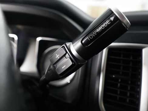 Used 2018 Nissan Titan SL w/ Midnight Edition image 31