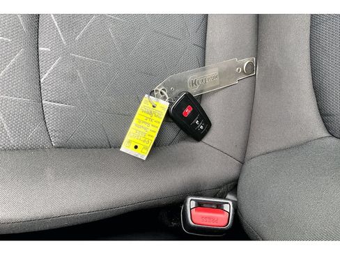 Used 2025 Toyota RAV4 XLE FWD image 56