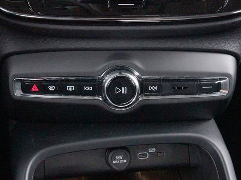 Certified 2025 Volvo XC40 B5 Core w/ Climate Package AWD/4WD image 11