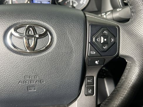Used 2020 Toyota Tacoma TRD Sport AWD/4WD image 19