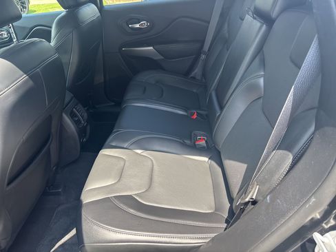 Used 2021 Jeep Cherokee Latitude Lux w/ Comfort/Convenience Group image 22