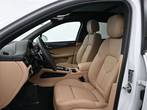 Used 2026 Porsche Macan AWD/4WD image 5