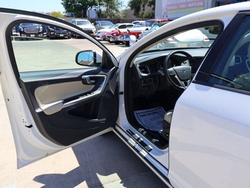 Used 2017 Volvo S60 T5 Dynamic FWD image 20