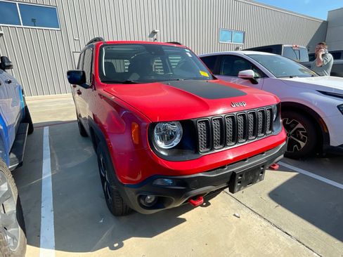 Used 2022 Jeep Renegade Trailhawk w/ Sun/Sound Group AWD/4WD image 3