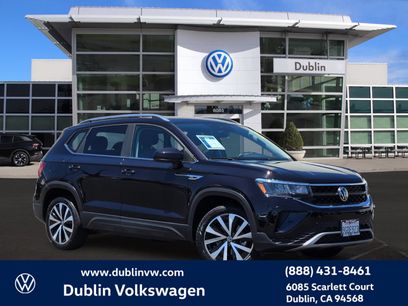 Certified 2023 Volkswagen Taos SE w/ Panoramic Sunroof Package