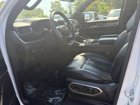 Used 2023 Jeep Wagoneer 4WD w/ Premium Group I image 11