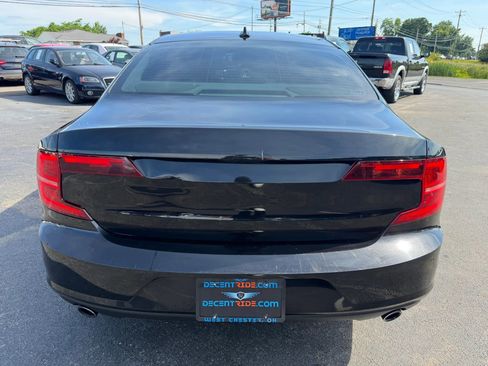 Used 2018 Volvo S90 T5 Momentum w/ Convenience Package FWD image 4
