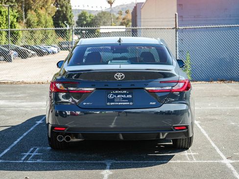 Used 2025 Toyota Camry SE FWD image 5