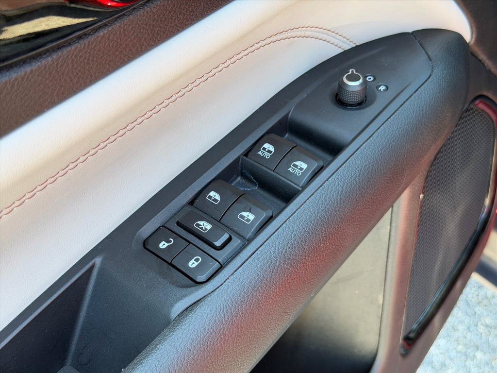 Used 2025 Jeep Compass Limited AWD/4WD image 17