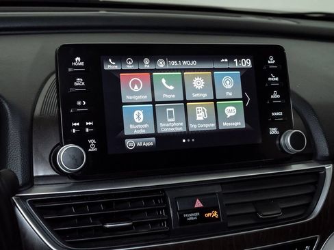Used 2018 Honda Accord Touring image 17