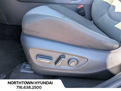 Used 2025 Toyota RAV4 XLE AWD/4WD image 11
