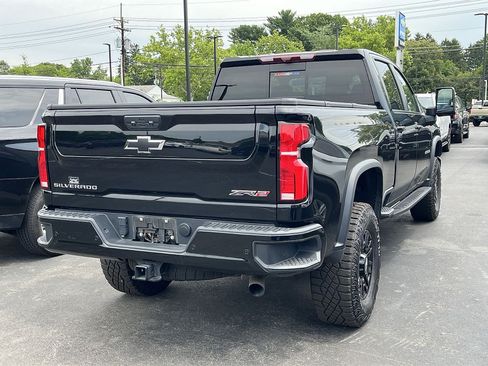 Used 2024 Chevrolet Silverado 2500 ZR2 w/ Technology Package AWD/4WD image 11