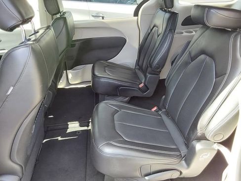 Used 2023 Chrysler Pacifica Touring-L FWD image 44