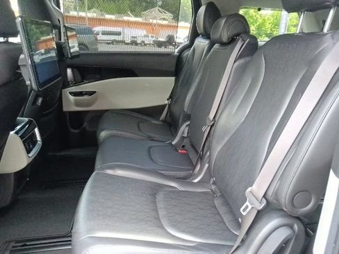 Used 2022 Kia Carnival SX FWD image 29