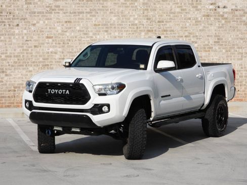 Used 2021 Toyota Tacoma SR5 RWD image 23