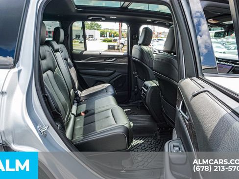 Used 2025 Jeep Grand Cherokee Limited w/ Luxury Tech Group II RWD image 21