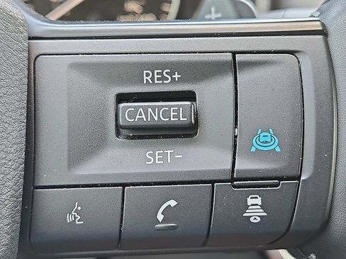 Used 2025 Nissan Rogue SV FWD image 17