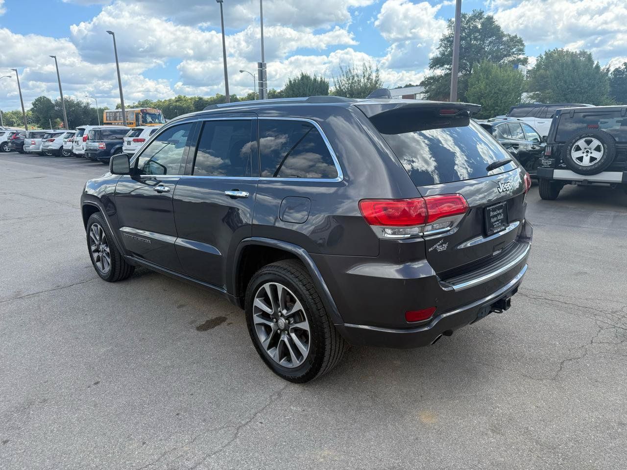 Used 2018 Jeep Grand Cherokee Overland w/ Trailer Tow Group IV RWD image 5