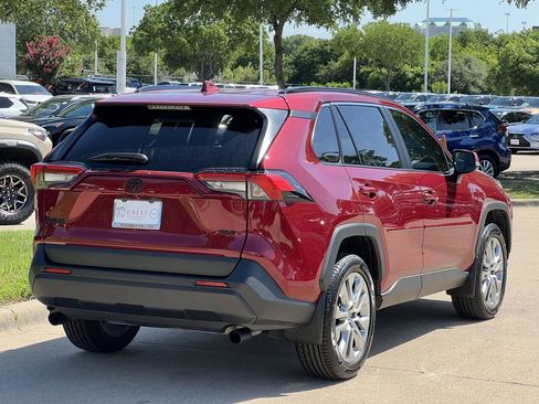 Used 2025 Toyota RAV4 XLE Premium FWD image 4
