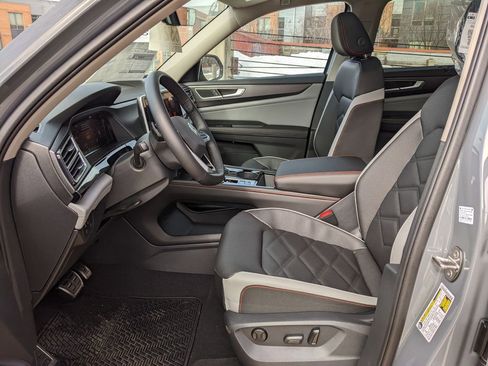 New 2026 Volkswagen Atlas Peak Edition image 11