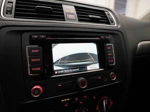 Used 2015 Volkswagen Jetta SE image 19
