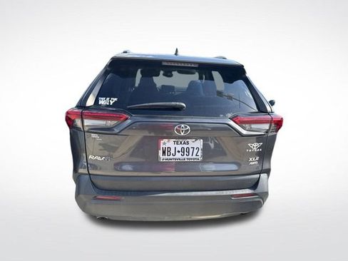 Used 2022 Toyota RAV4 XLE AWD/4WD image 5