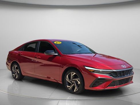 Used 2025 Hyundai Elantra Sport FWD image 9