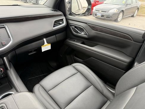 Used 2024 Chevrolet Tahoe Z71 w/ Luxury Package image 19