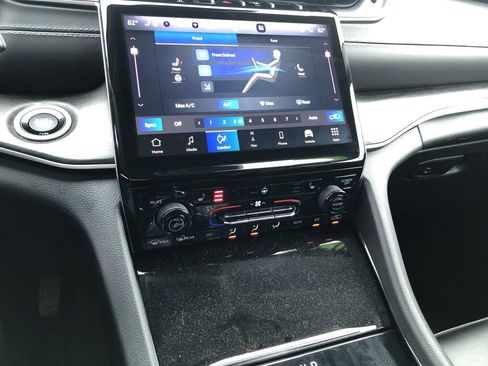 Used 2023 Jeep Grand Cherokee L Limited image 32