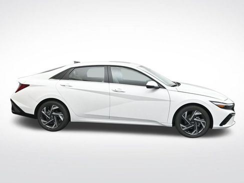 New 2026 Hyundai Elantra Limited FWD image 7