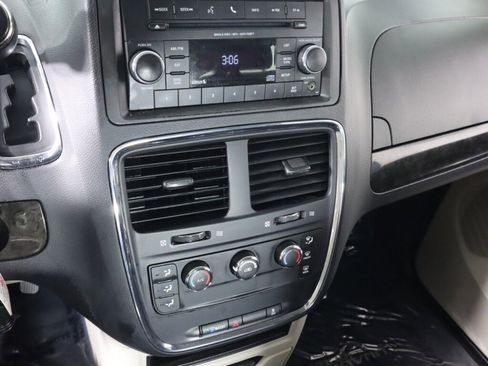 Used 2015 Dodge Grand Caravan American Value Package w/ UConnect Hands-Free Group image 15