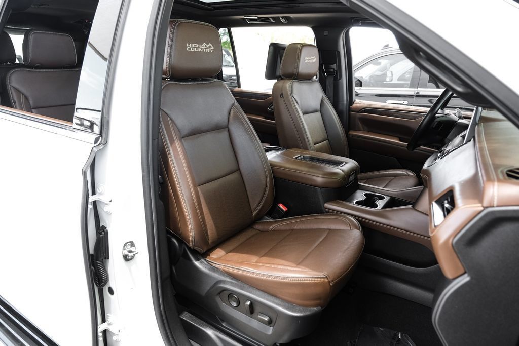 Used 2021 Chevrolet Suburban High Country RWD image 36