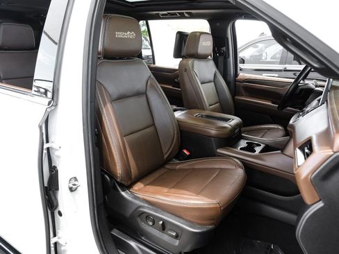 Used 2021 Chevrolet Suburban High Country RWD image 36