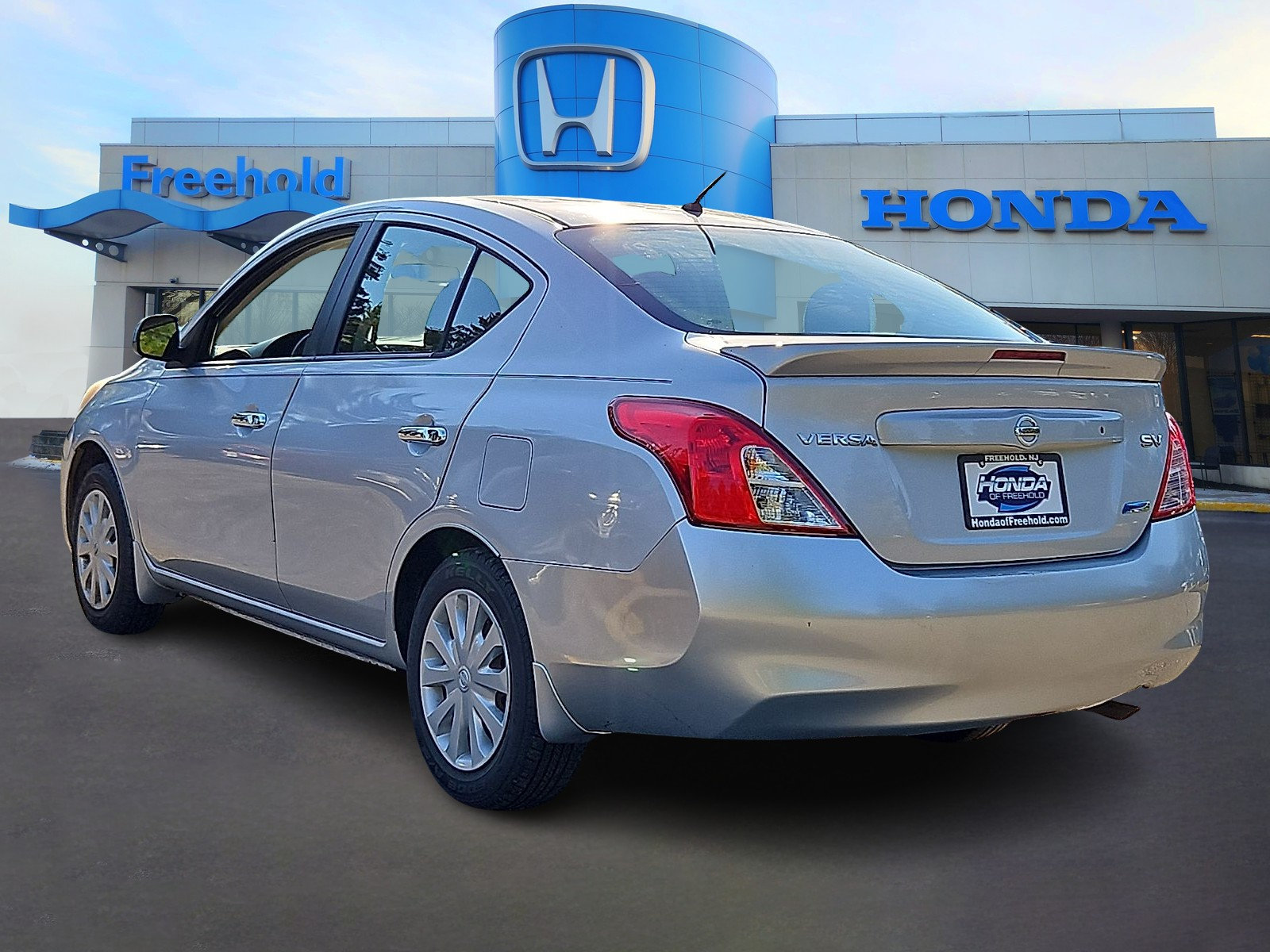 Used 2013 Nissan Versa SV w/ Convenience Pkg FWD image 5