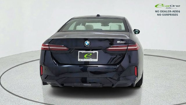 Used 2027 BMW 530i w/ M Sport Package RWD image 7