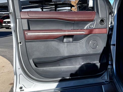 Used 2023 Ford Expedition Limited image 22