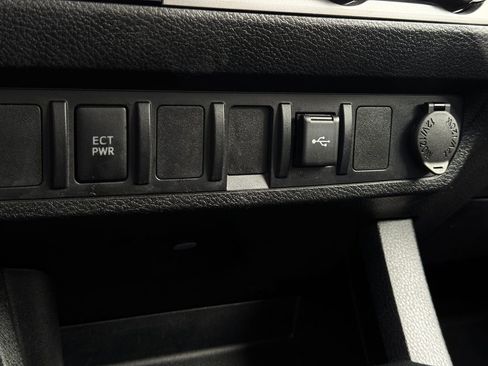 Certified 2023 Toyota Tacoma SR AWD/4WD image 31