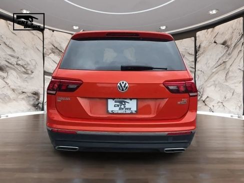 Used 2018 Volkswagen Tiguan SE AWD/4WD image 6