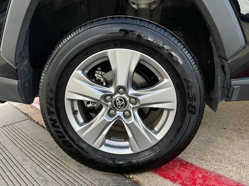 Used 2025 Toyota RAV4 XLE image 9