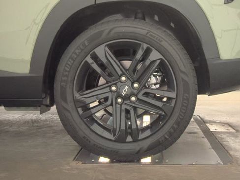 Used 2026 Chevrolet Trax ACTIV w/ Sunroof Package FWD image 9